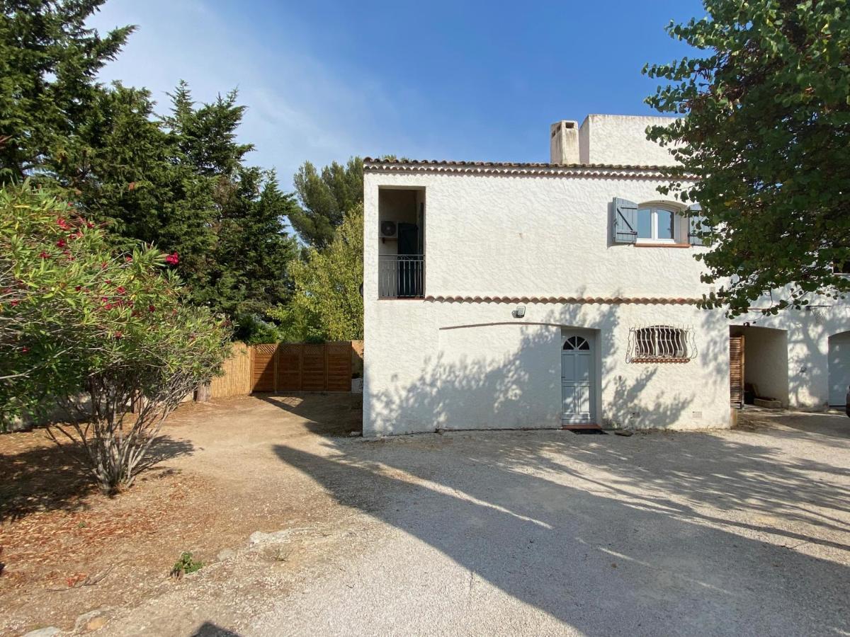 Bel Appartement Avec Terrasse Et Beau Jardin Classe 1 Etoile La Ciotat Exterior photo